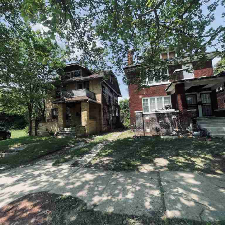 3328 Blaine (14).jpg